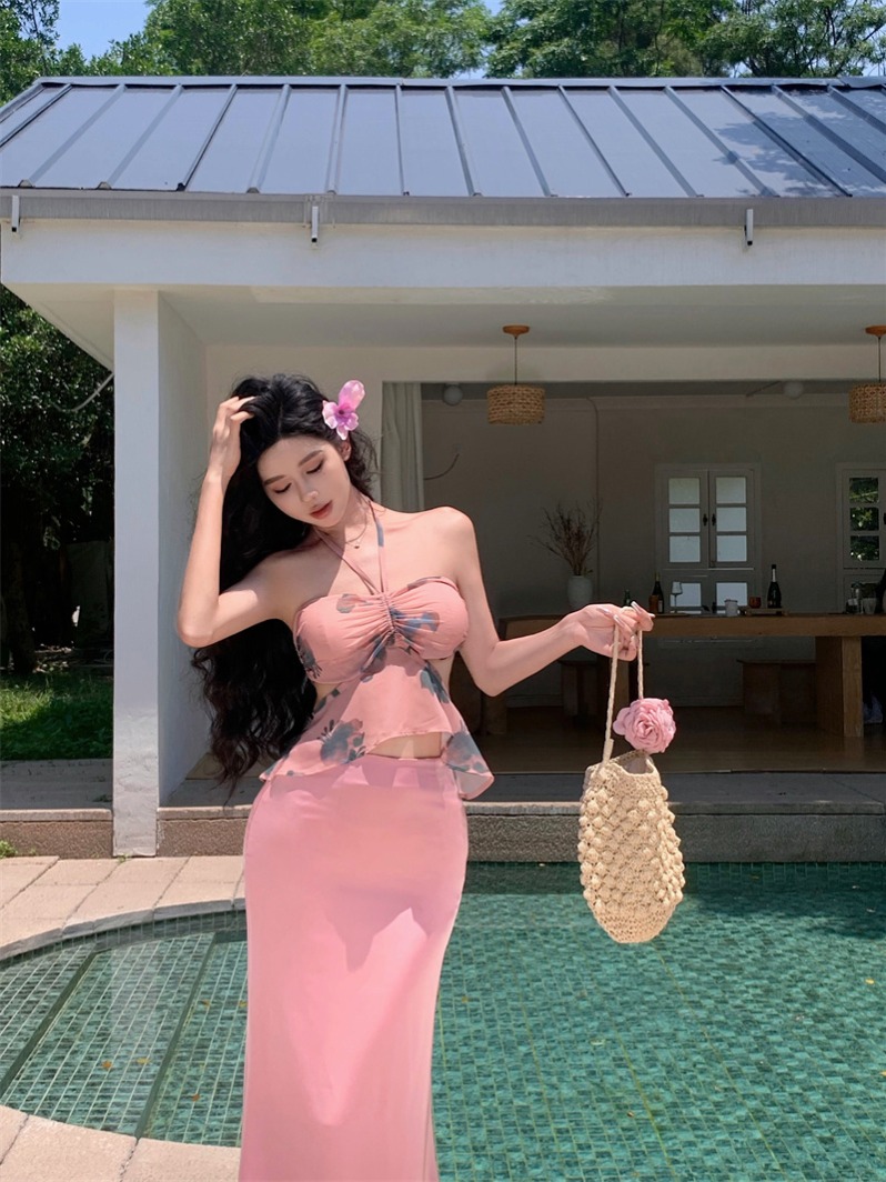 灰塵鄧鄧 出游穿搭套裝女2024夏季新款泰式掛脖吊帶上衣半身長裙