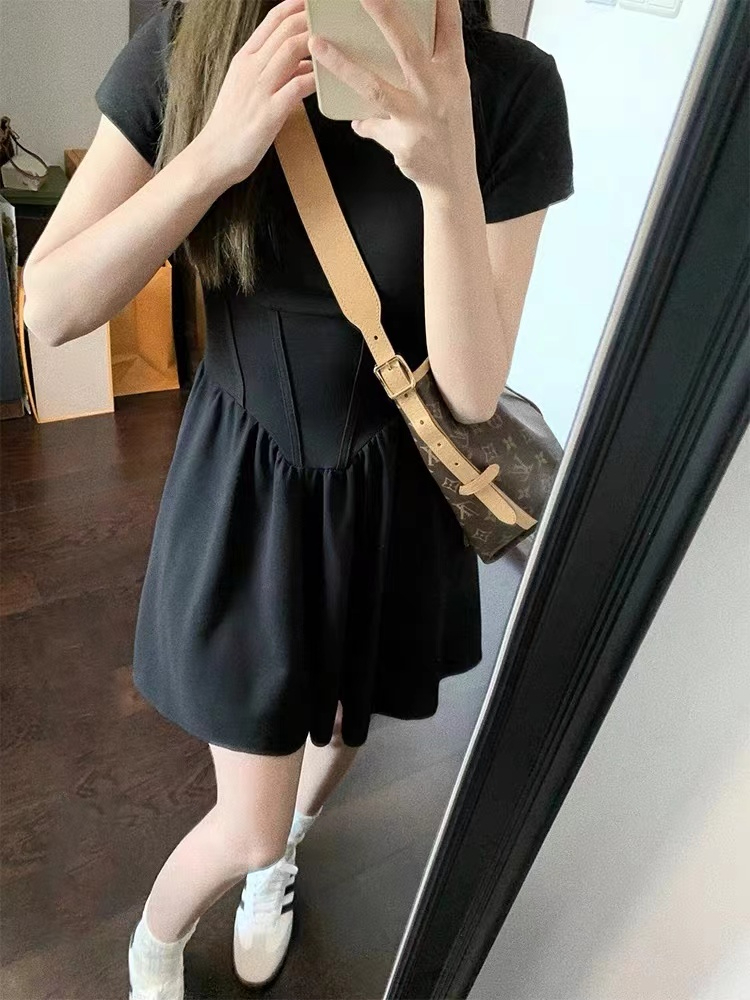 法式赫本風黑色連衣裙女夏季2024新款高級感小個子修身收腰短裙子