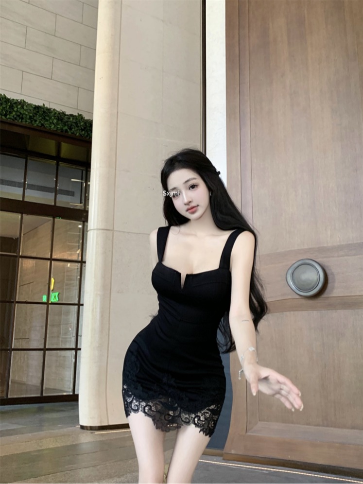實拍實價 辣妹深V修身蕾絲拼接顯瘦連衣裙短款