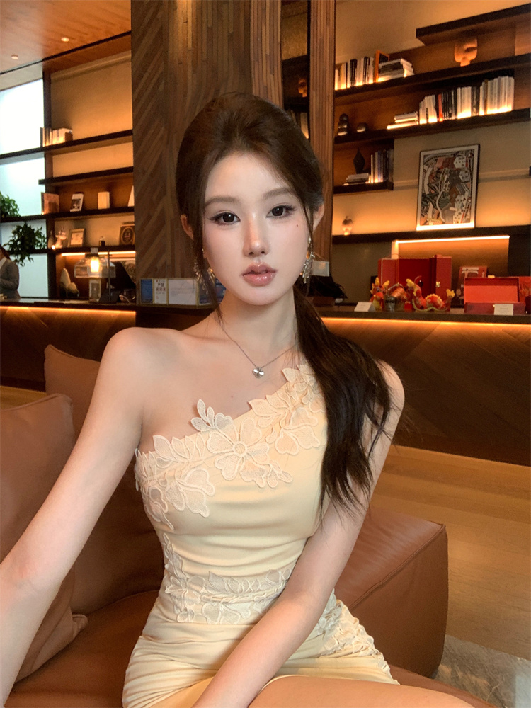 實拍實價 辣妹蕾絲拼接斜肩修身顯示連衣裙短款包臀