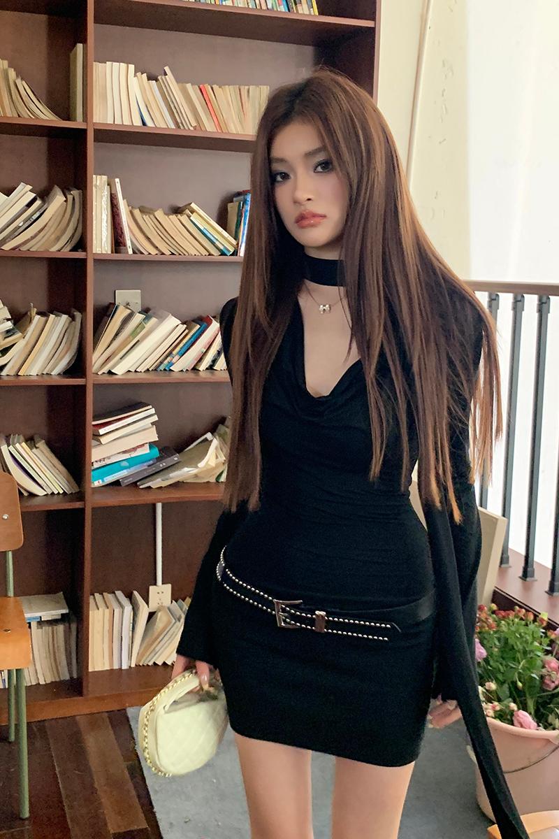 實拍2024秋冬新款辣妹連衣裙女設計感蕩領御姐風長袖黑色包臀短裙