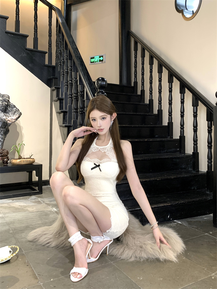 實拍實價  掛脖蕾絲無袖修身顯瘦包臀連衣裙短款