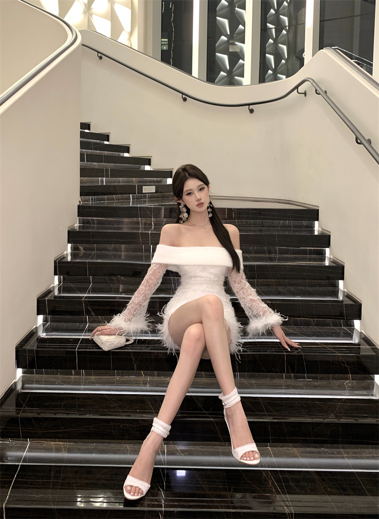 實拍實價 辣妹一字領毛毛裝飾修身顯瘦蕾絲連衣裙短款長袖