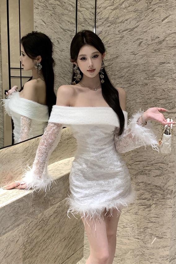 實拍實價 辣妹一字領毛毛裝飾修身顯瘦蕾絲連衣裙短款長袖