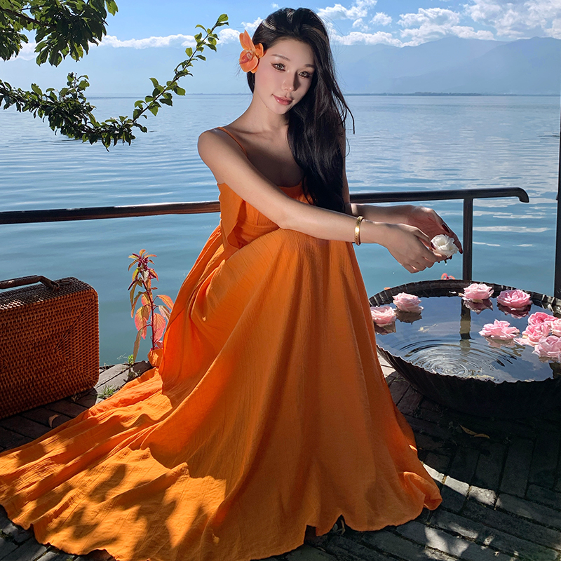 實拍橙色吊帶A字連衣裙夏季多巴胺度假絕美氣質收腰長裙子