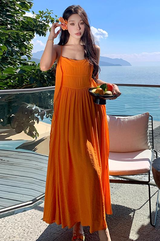 實拍橙色吊帶A字連衣裙夏季多巴胺度假絕美氣質收腰長裙子