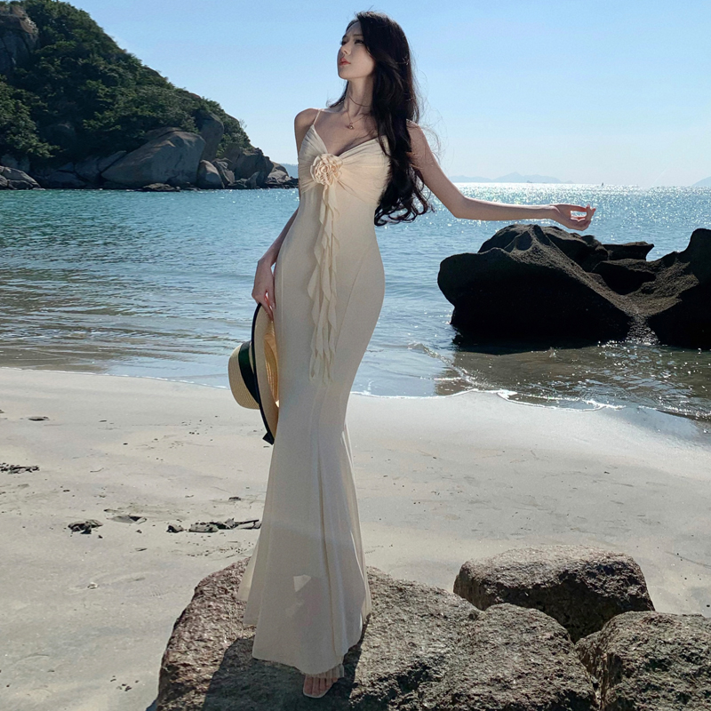 希臘女神感 玫瑰胸花飄帶 飄逸魚尾下擺修身吊帶長裙