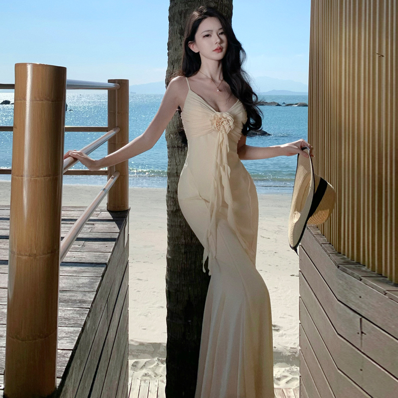 希臘女神感 玫瑰胸花飄帶 飄逸魚尾下擺修身吊帶長裙