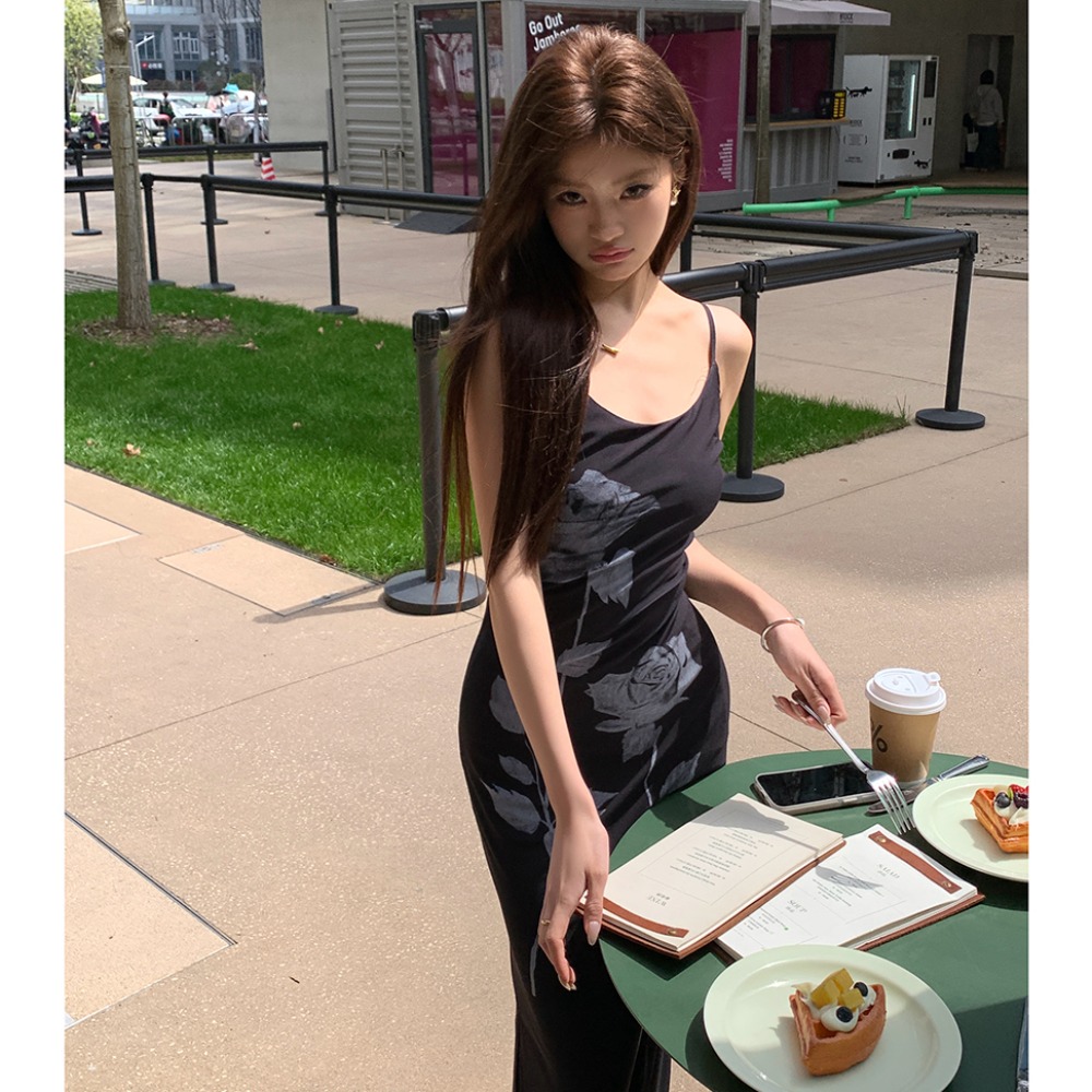 實拍2026春夏新款設計感彈力網紗玫瑰印花緊身吊帶裙女包臀連衣裙