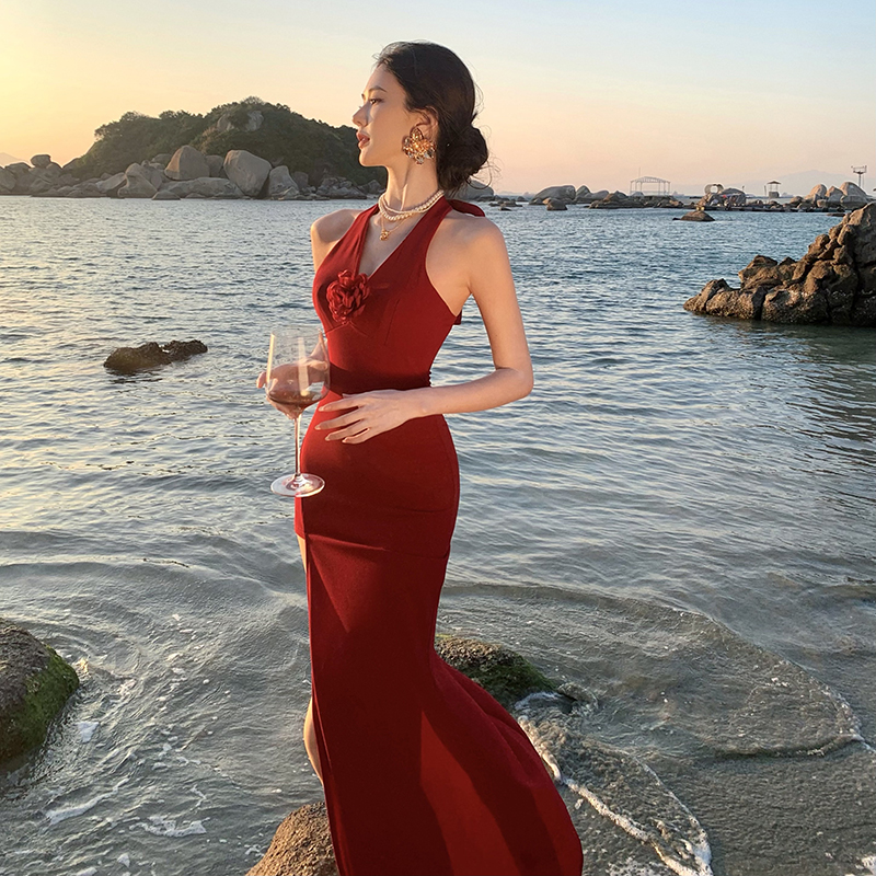 實拍高級感氣質V領度假連衣裙女新款性感開叉包臀禮服