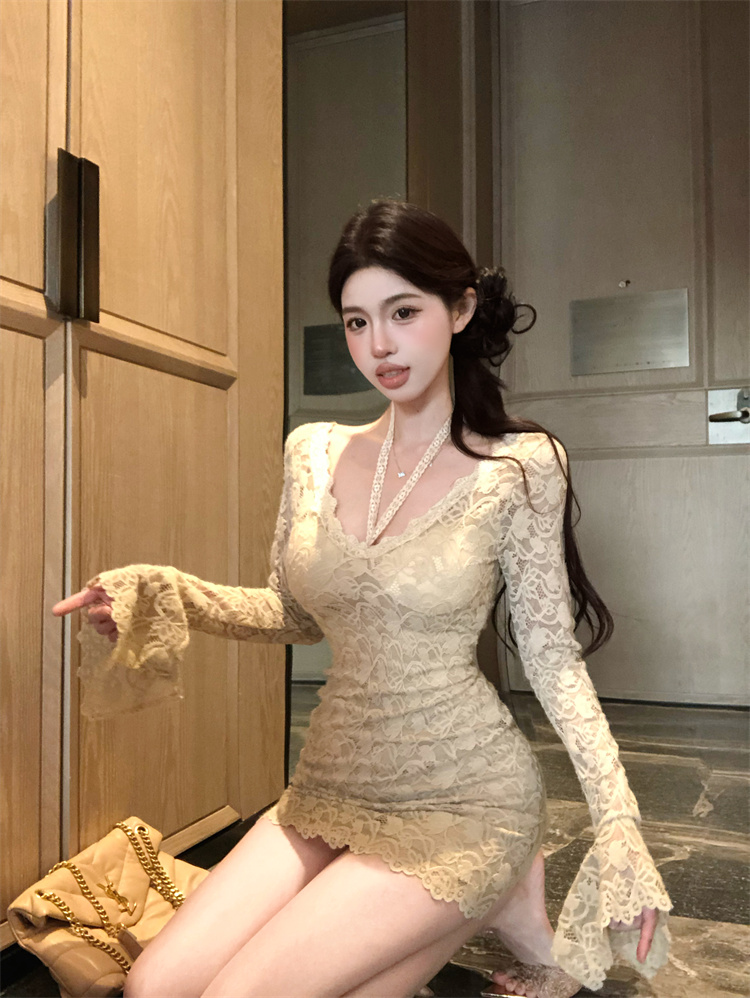 實拍實價 春季新款辣妹掛脖修身顯瘦喇叭袖蕾絲長袖連衣裙短款