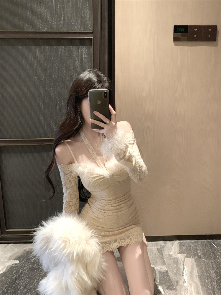 實拍實價 辣妹掛脖蕾絲修身顯瘦長袖一字領真毛裝飾連衣裙短款