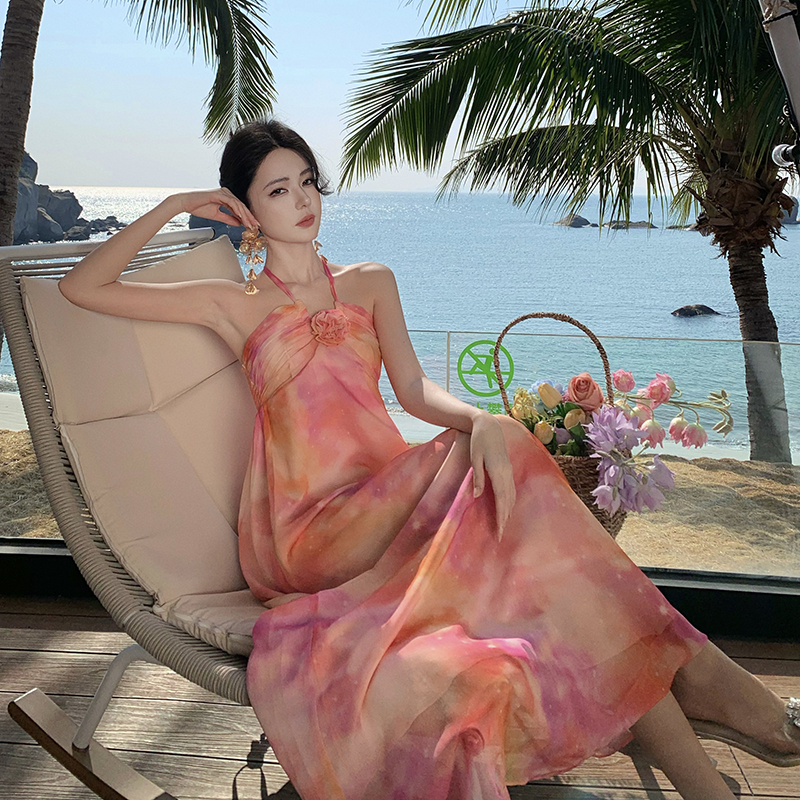 度假風吊帶連衣裙女新款吊帶裙設計感小眾彩色長裙