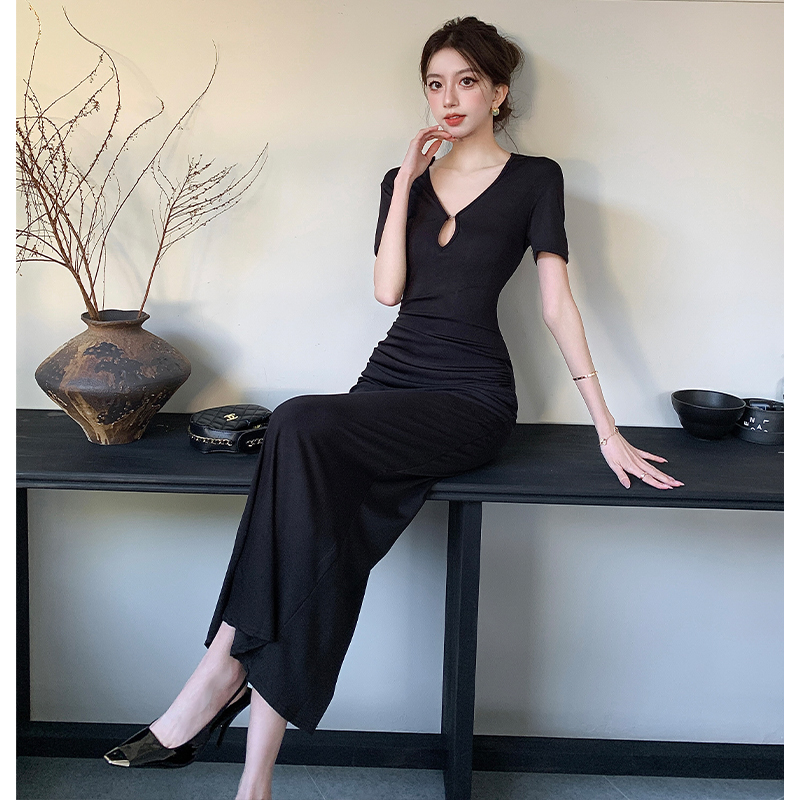 2026春夏新款黑色性感V領短袖連衣裙女修身顯瘦辣妹氣質包臀長裙