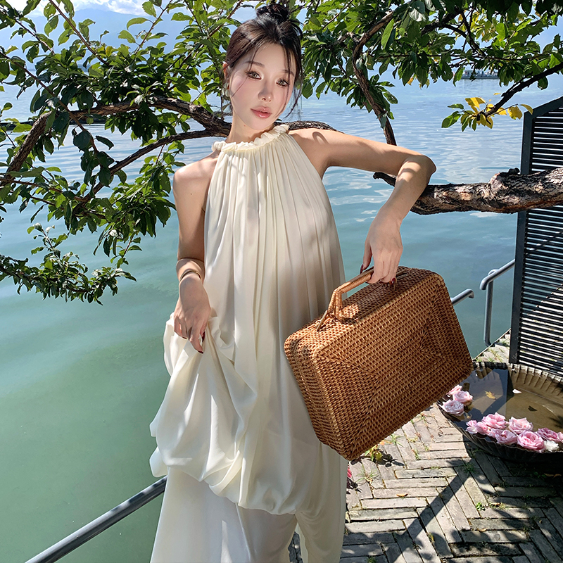 實拍國風無袖掛脖連衣裙高級感夏季海邊拍照絕美度假長裙子