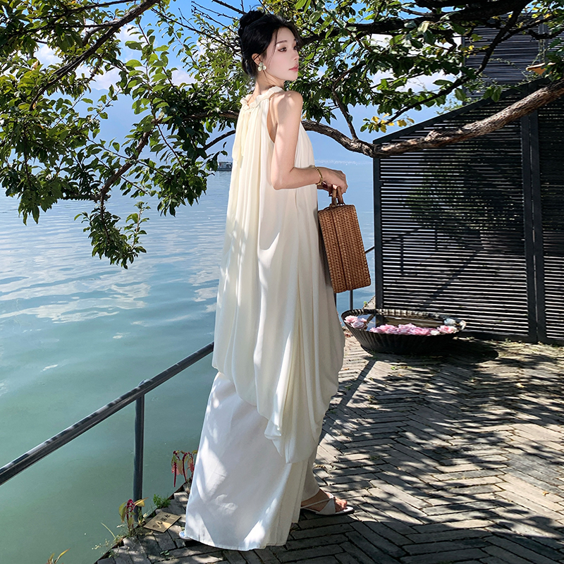 實拍國風無袖掛脖連衣裙高級感夏季海邊拍照絕美度假長裙子