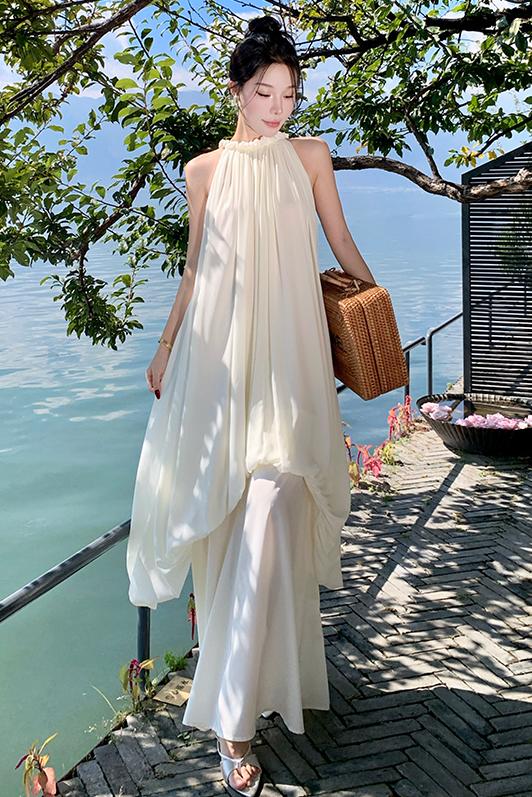 實拍國風無袖掛脖連衣裙高級感夏季海邊拍照絕美度假長裙子