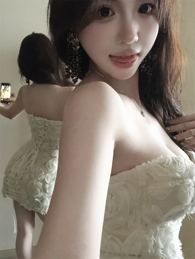 實拍實價  立體花朵裝飾修身顯瘦抹胸包臀連衣裙短款