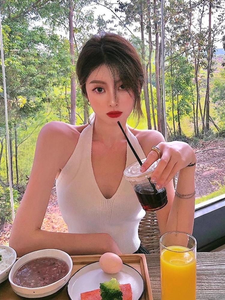 夏季辣妹穿搭掛脖系帶針織背心設計感小眾外穿吊帶高腰短款上衣女