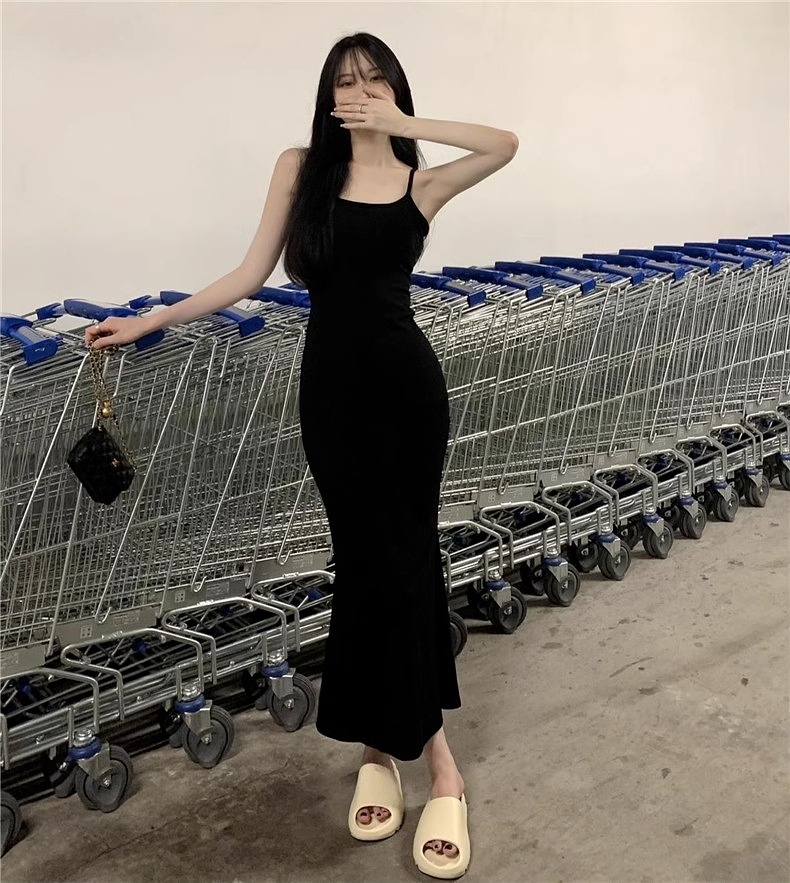 已出貨  辣妹魚尾黑色吊帶連衣裙女春季新款性感緊身顯瘦包臀長款