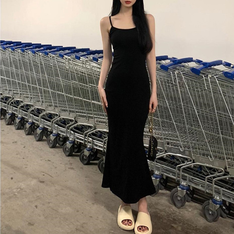 已出貨  辣妹魚尾黑色吊帶連衣裙女春季新款性感緊身顯瘦包臀長款
