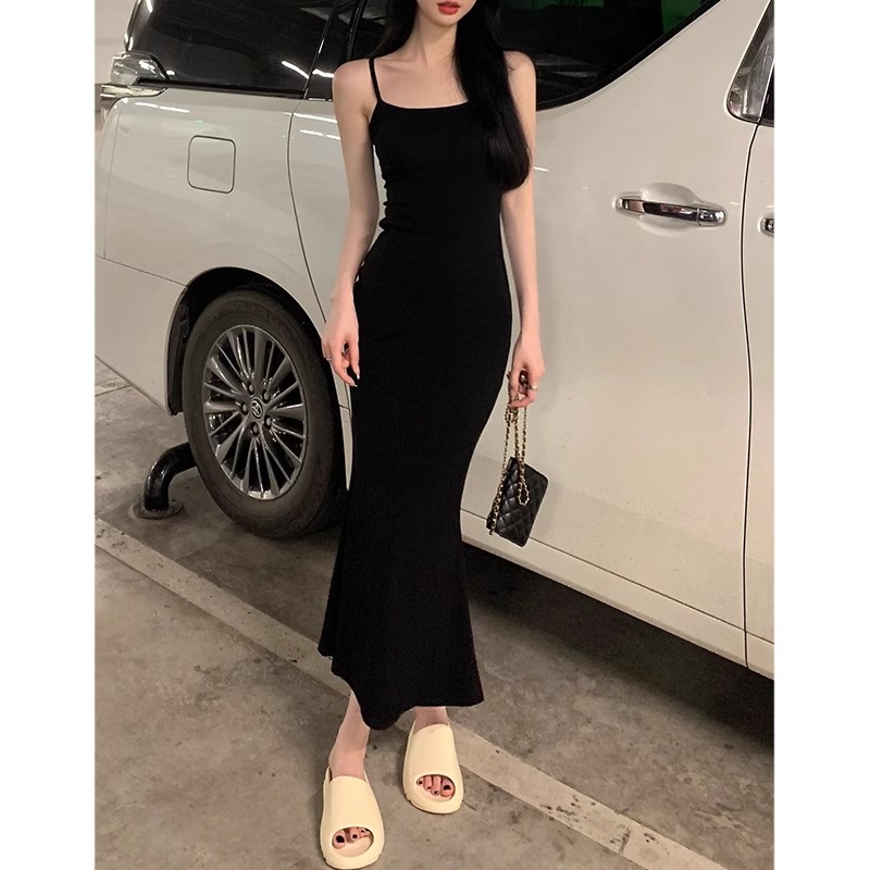 已出貨  辣妹魚尾黑色吊帶連衣裙女春季新款性感緊身顯瘦包臀長款
