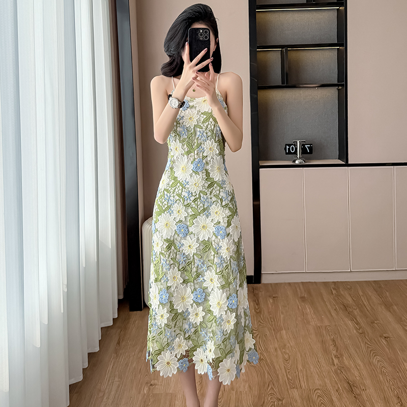 法式刺繡吊帶兩件套連衣裙女2025夏季新款度假風顯瘦裙子女裝