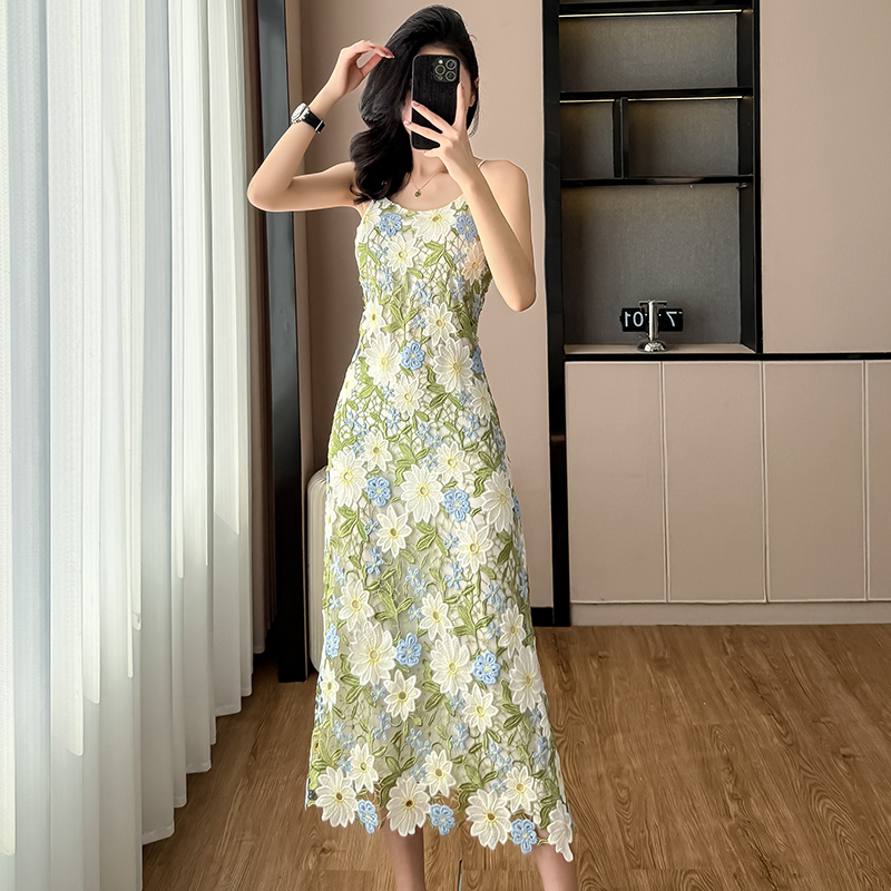 法式刺繡吊帶兩件套連衣裙女2025夏季新款度假風顯瘦裙子女裝