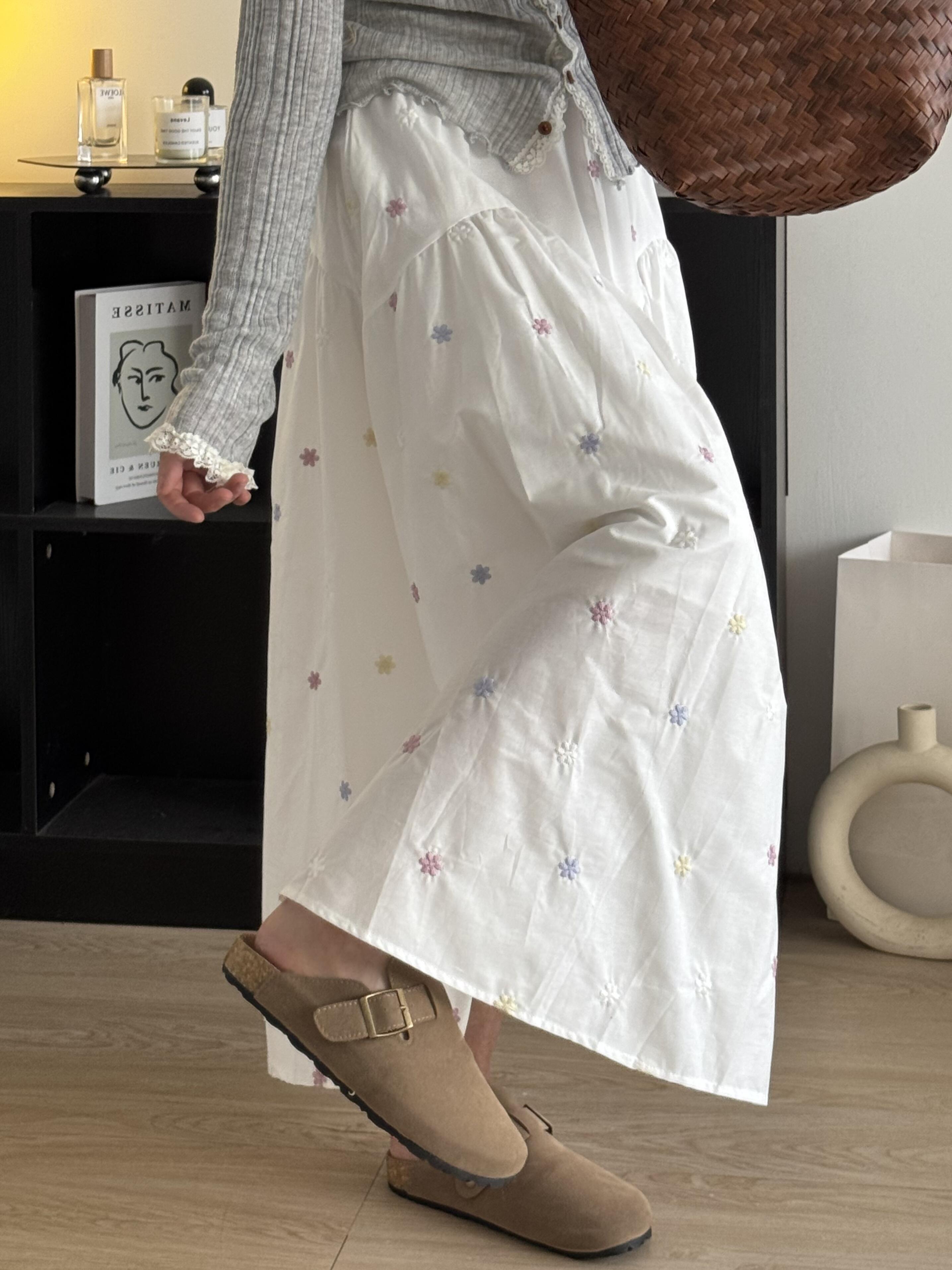 溫柔減齡白色花朵A字裙女2025夏季甜美寬松百搭高腰大裙擺半身裙