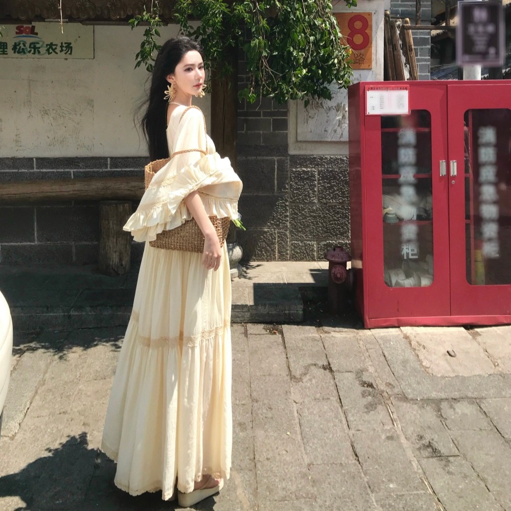 實拍泰國云南旅游重工喇叭袖大裙擺米白色仙女裙長裙