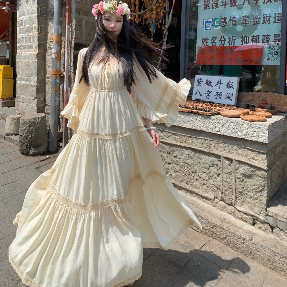實拍泰國云南旅游重工喇叭袖大裙擺米白色仙女裙長裙