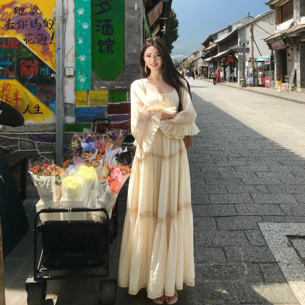 實拍泰國云南旅游重工喇叭袖大裙擺米白色仙女裙長裙