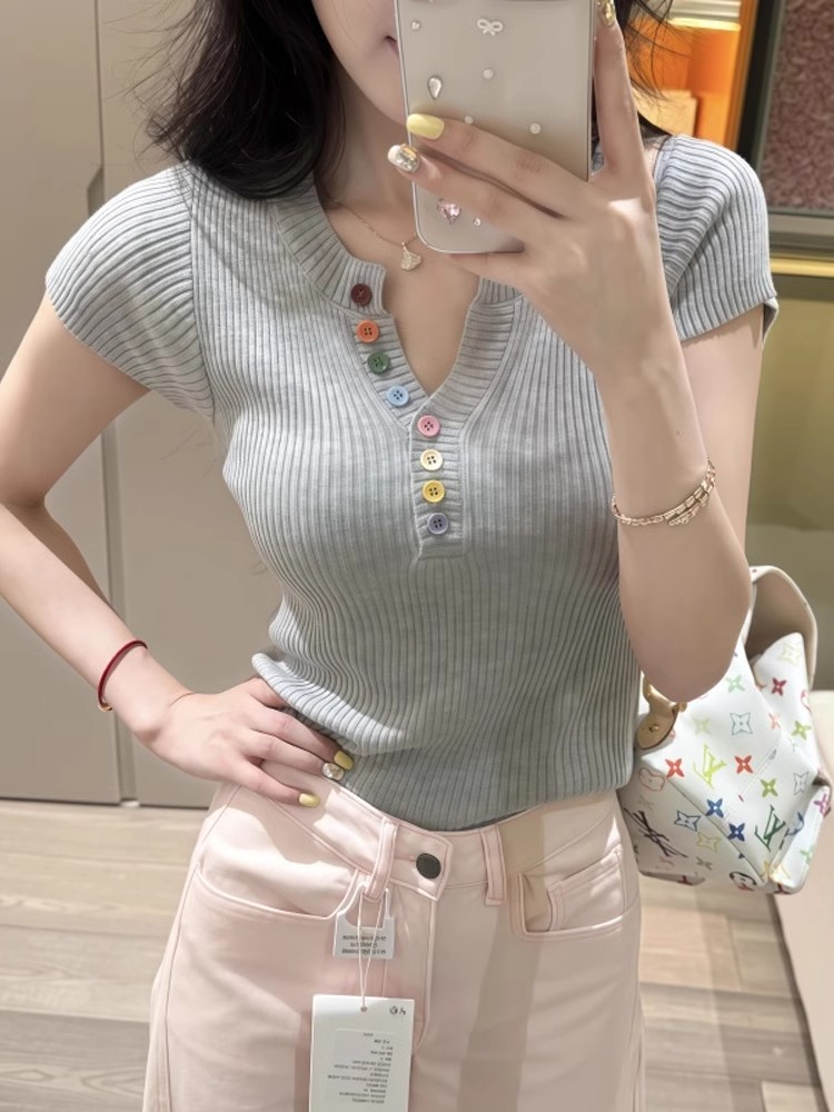 多巴胺彩色紐扣V領小香風針織衫女夏季減齡時尚別致黃色上衣T恤