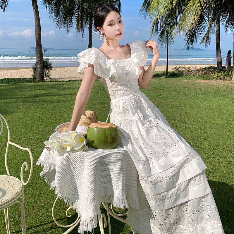 法式白色方領荷葉邊連衣裙夏新款氣質甜美風鏤空收腰顯瘦長裙
