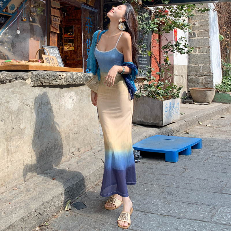 實拍藍色復古油畫漸變吊帶魚尾裙女夏氣質修身小眾連衣裙