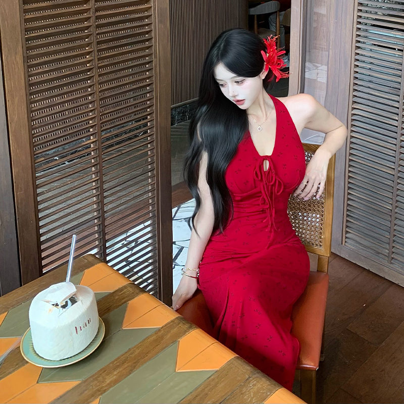 2026春夏新款紅色碎花掛脖連衣裙女v領無袖露背修身收腰氣質長裙