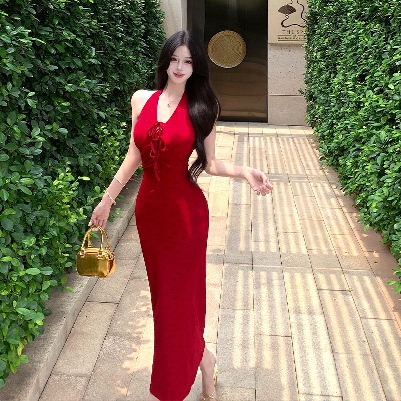 2026春夏新款紅色碎花掛脖連衣裙女v領無袖露背修身收腰氣質長裙