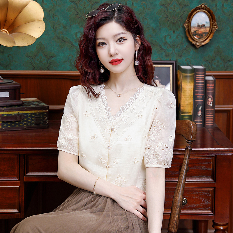 開衫有內襯 法式氣質V領襯衫2026夏季新款減齡甜美繡花上衣女短袖