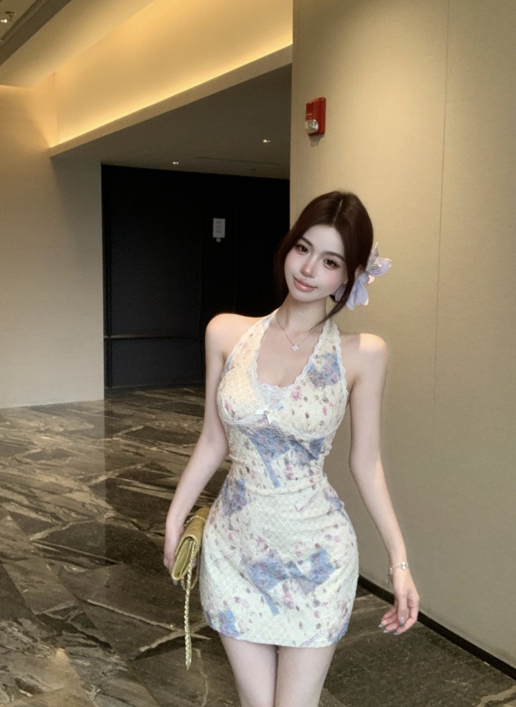 實拍實價 辣妹設計感掛脖露背蕾絲連衣裙短款 帶胸墊