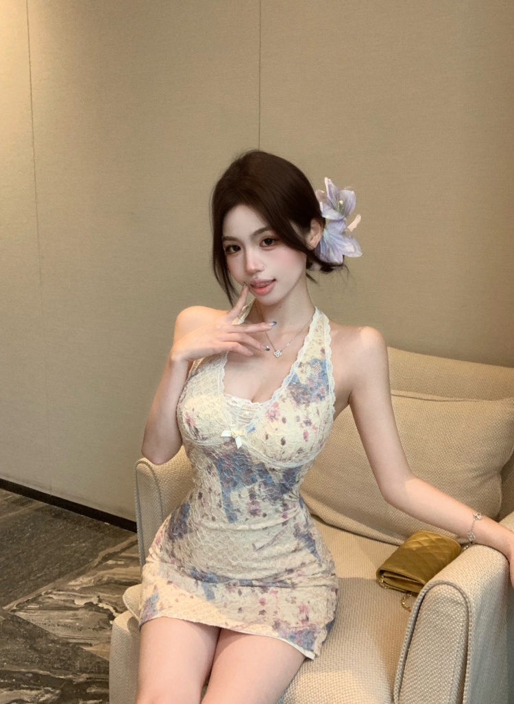 實拍實價 辣妹設計感掛脖露背蕾絲連衣裙短款 帶胸墊