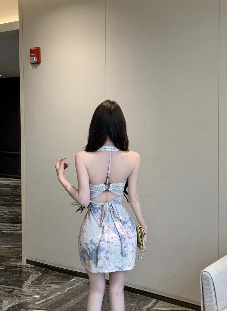 實拍實價 辣妹設計感掛脖露背蕾絲連衣裙短款 帶胸墊
