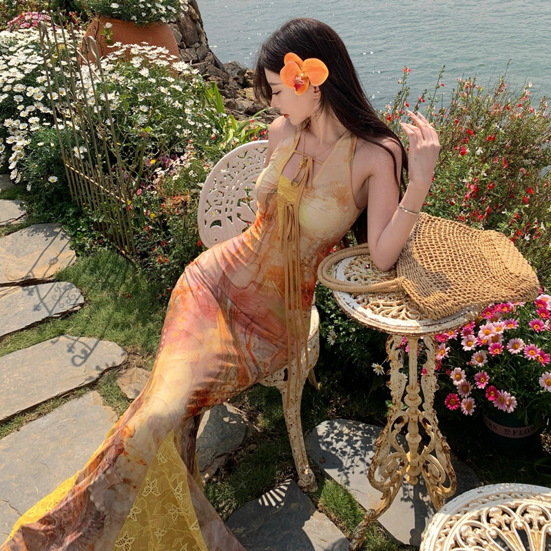 “琉璃秘境”金色連背掛脖連衣裙女印花蕾絲大裙擺魚尾裙