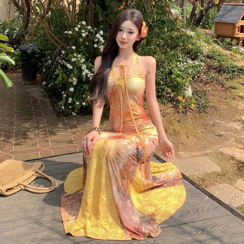 “琉璃秘境”金色連背掛脖連衣裙女印花蕾絲大裙擺魚尾裙