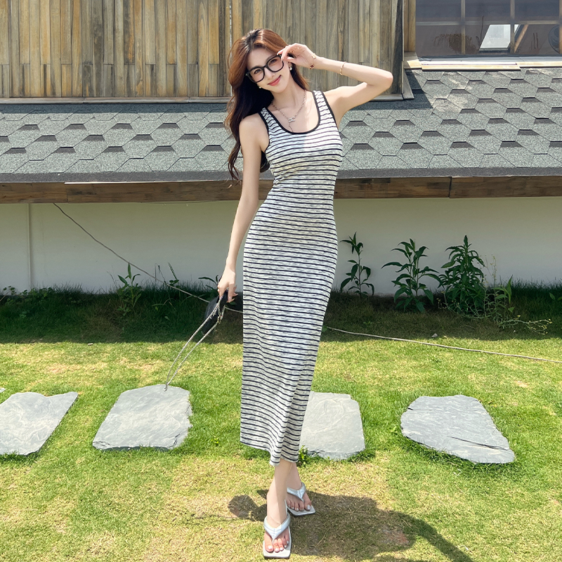 2025夏季新款純欲風露背掛脖背心連衣裙女修身顯瘦包臀長裙辣妹風