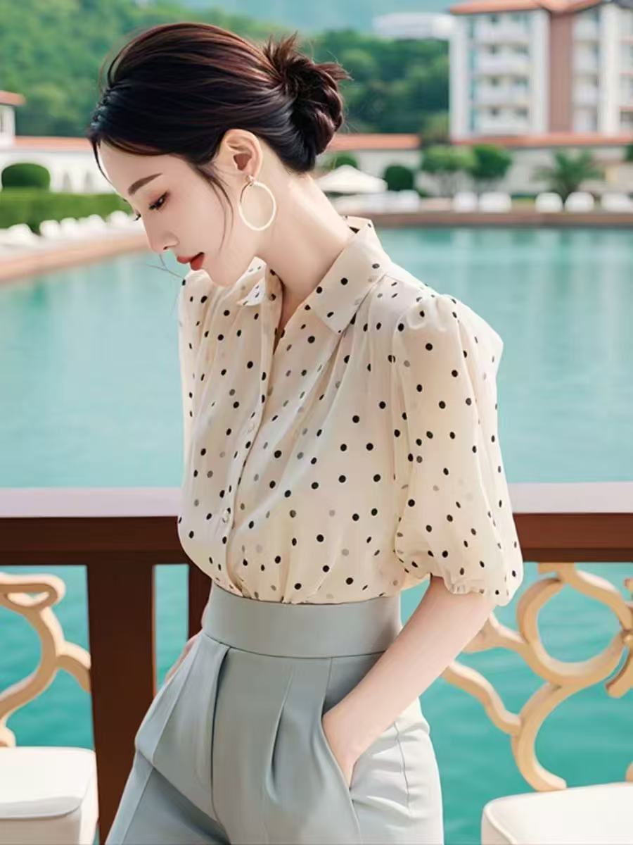 夏季法式氣質絕美小上衣白色波點襯衫2025新款女夏季獨特漂亮小衫