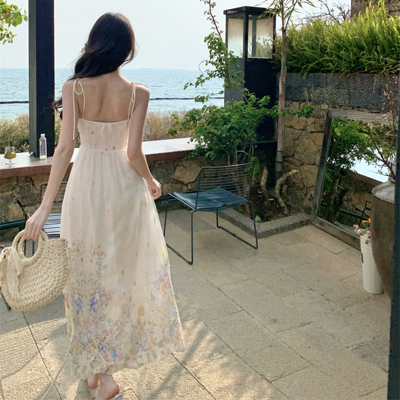 法式田園清新刺繡提花碎花V領重工吊帶連衣裙女夏季收腰顯瘦長裙