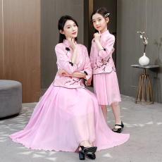 批发媞卡诗精致雀梅刺绣国风旗袍式复古优雅<b class='q'>母女</b><b class='q'>亲子装</b>上衣套装