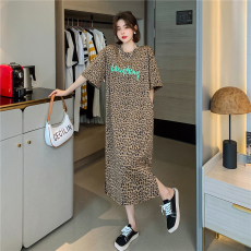 批发实拍夏/大码宽松色织布字母印花豹纹格子短袖长款开衩t恤<b class='q'>连衣裙</b>