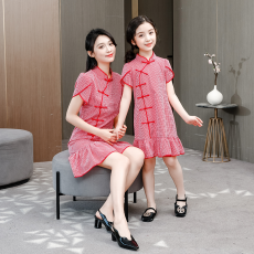 批发媞卡诗复古清新可爱格子国风立领改良旗袍款连衣裙姐妹亲子<b class='q'>母女</b>装