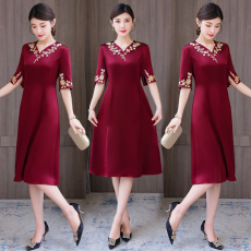 批发2026新款洋气高端<b class='q'>婚礼</b>妈妈婚宴礼<b class='q'>服</b>喜婆婆装<b class='q'>敬酒</b>连衣裙修身夏